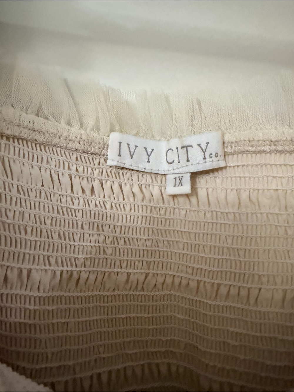 Ivy City Co Ivory Puff-Sleeve Textured Midi Dress - Picture 3 of 4